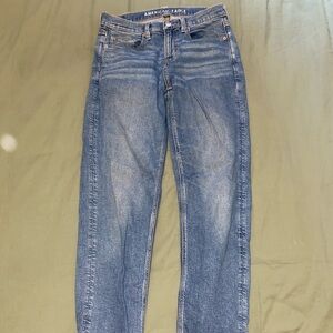 Women’s American Eagle 90s straight jean